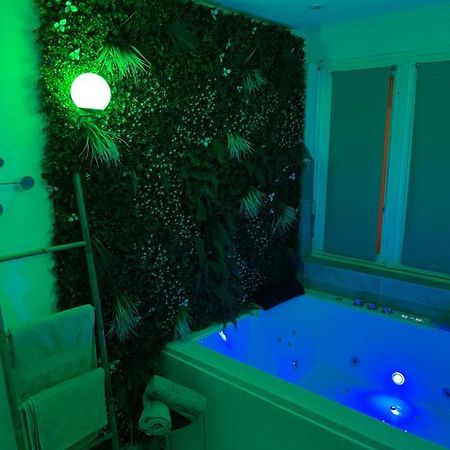 L'Extasia Appartement,Spa Jacuzzi เกรอน็อบล์ ภายนอก รูปภาพ